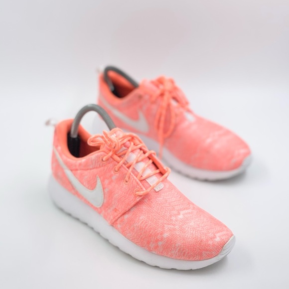 Nike Roshe Run Print Low Bright Mango size 7Y - Picture 2 of 6